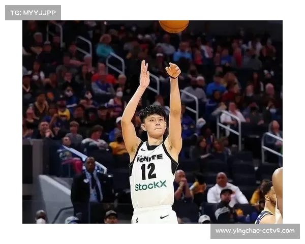 NBA中国赛举办草根训练营，曾凡博指导青少年篮球技巧